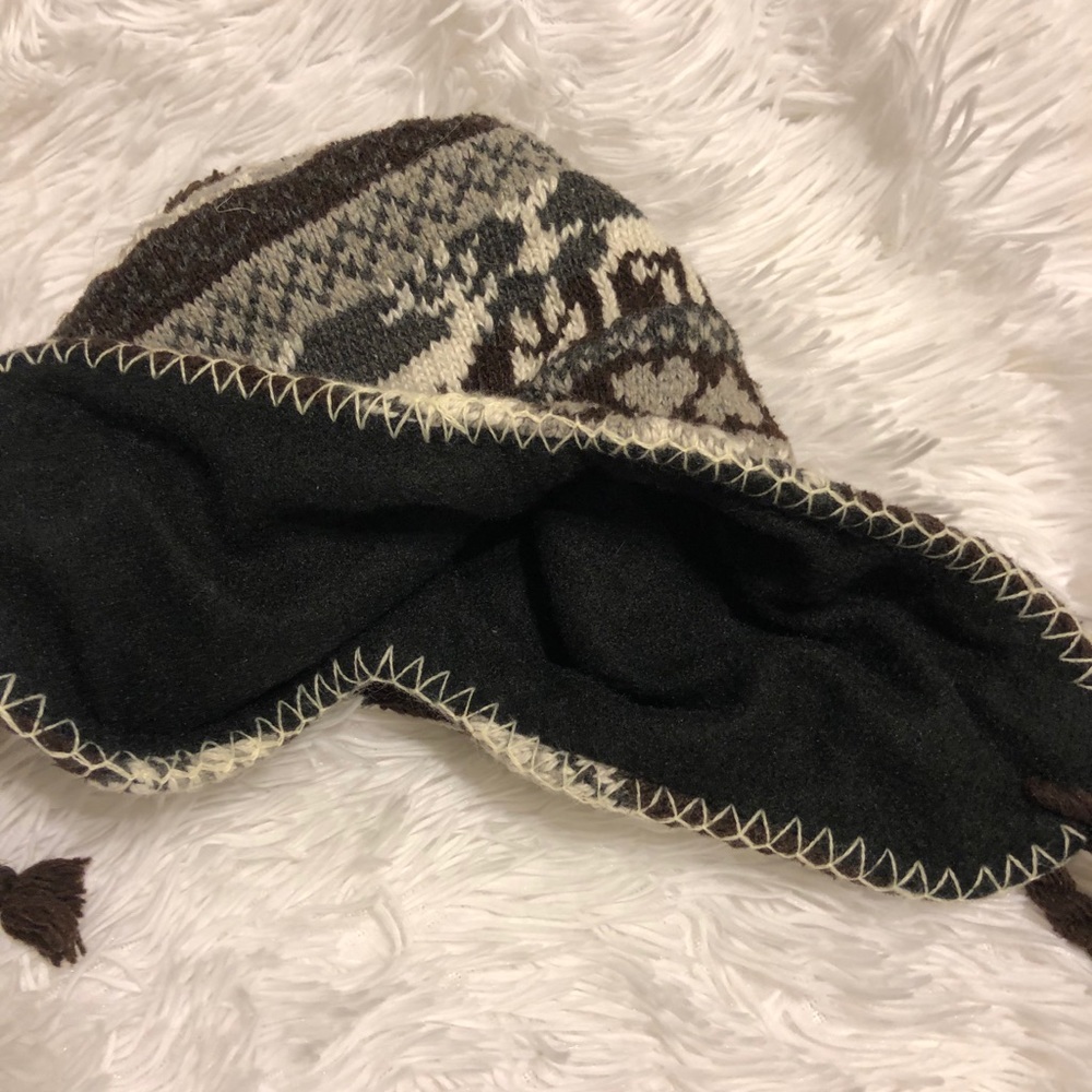 Ear flap Beanie - Picture 4 of 4